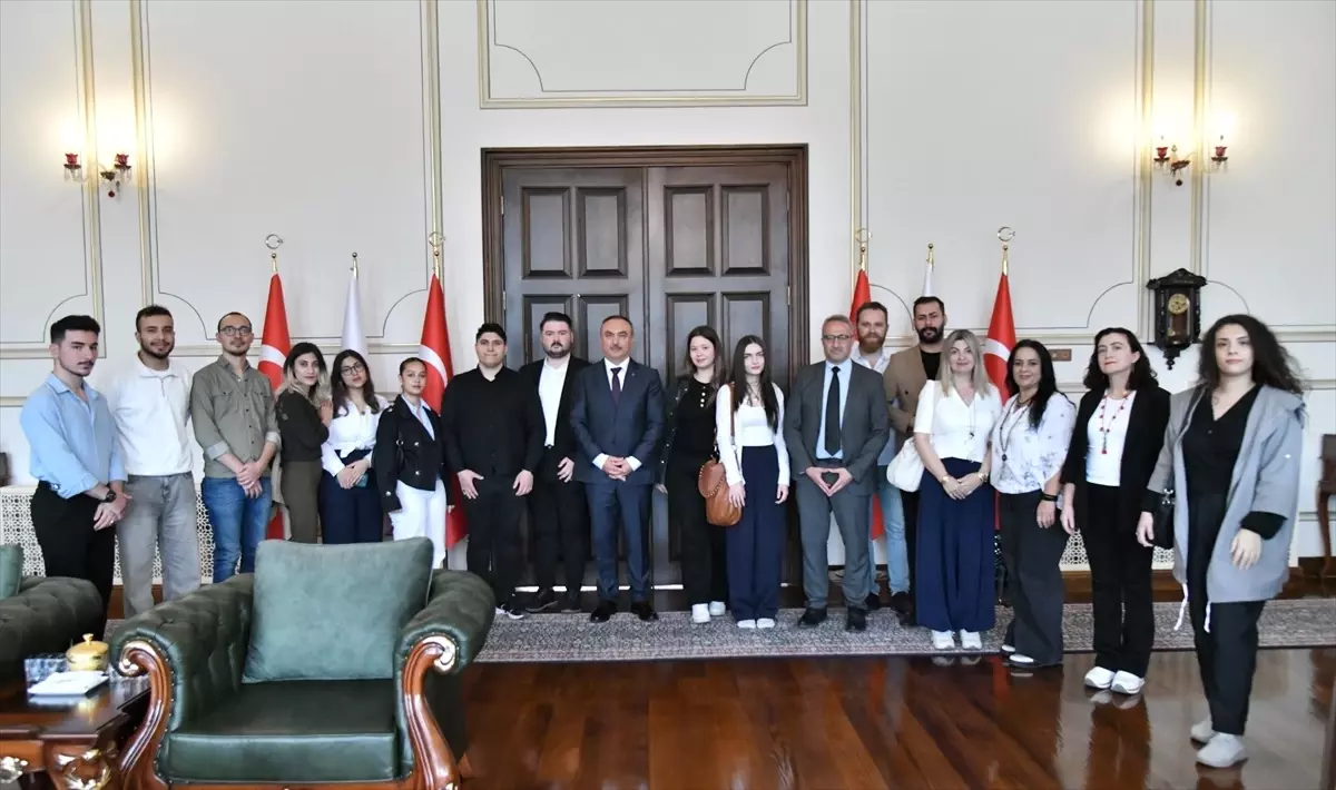 Tekirdağ'da Üniversite Öğrencilerinden Valiye Ziyaret ve Trafik Haftası Etkinlikleri