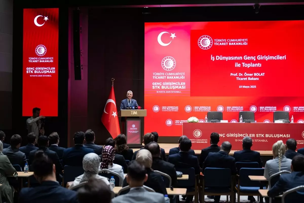 Ticaret Bakanı Bolat, 19 Mayıs çerçevesinde genç girişimcilerle bir araya geldi Açıklaması
