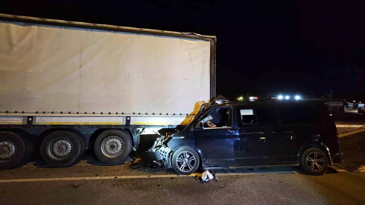 Kayseri'de Ticari Araç Trafik Kazasında Sürücü Ağır Yaralandı