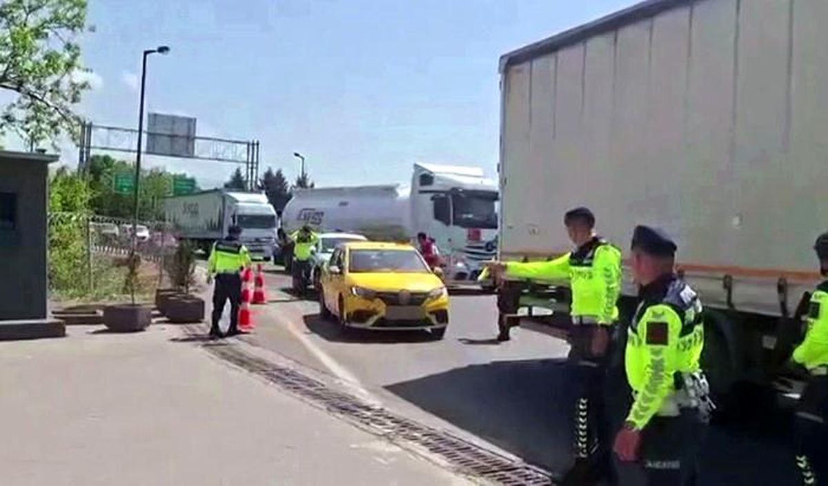 Sakarya'da Düzensiz Göçmen Kaçakçılığı Operasyonu