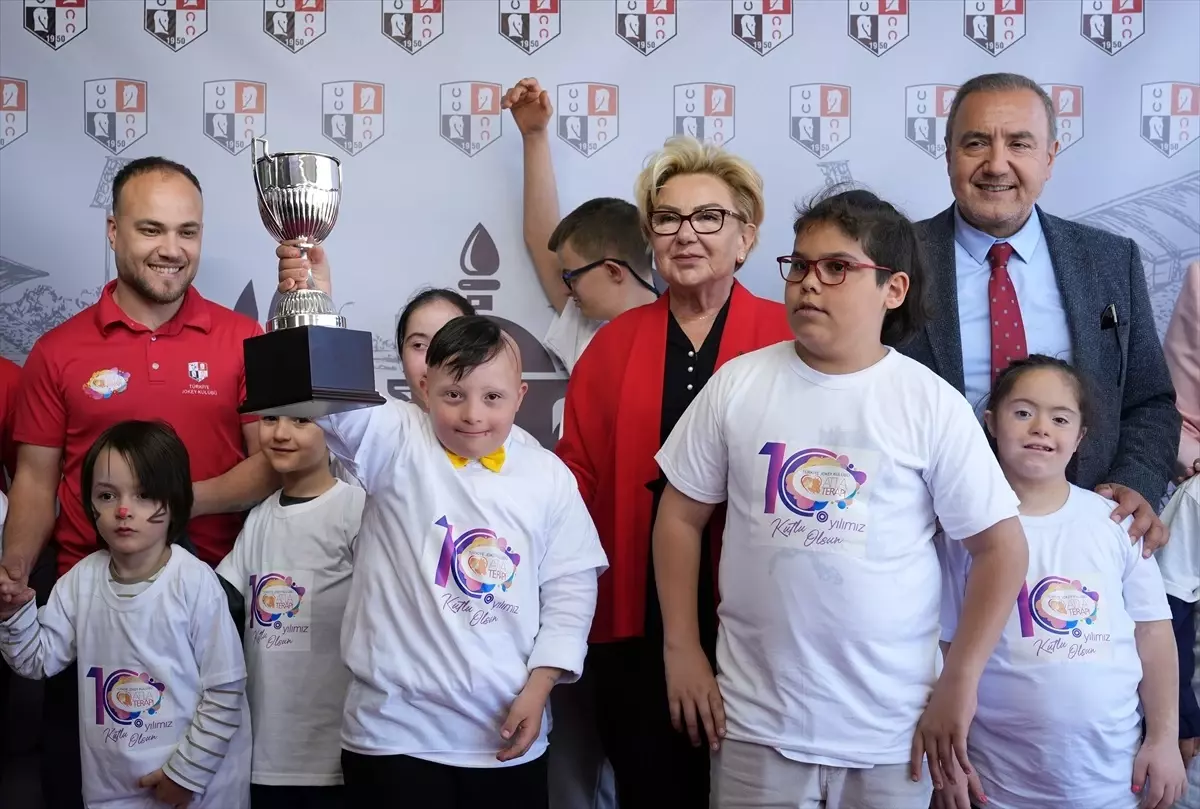 At'la Terapi Merkezi'nin 10. Yılı Kutlandı