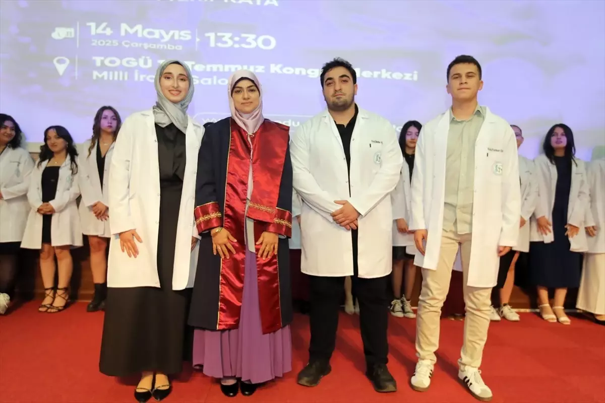 TOGÜ'de 35 Eczacılık Öğrencisine Beyaz Önlük Töreni