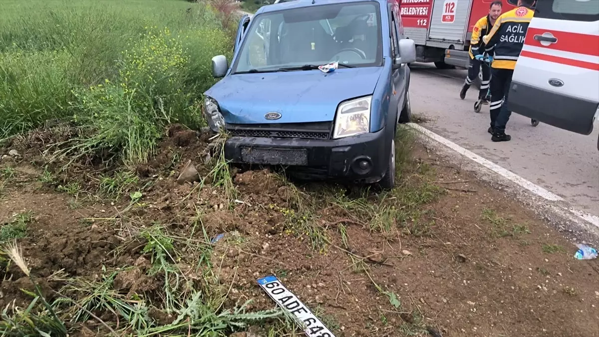 Tokat'ta Hafif Ticari Araç Kazası: 3 Yaralı