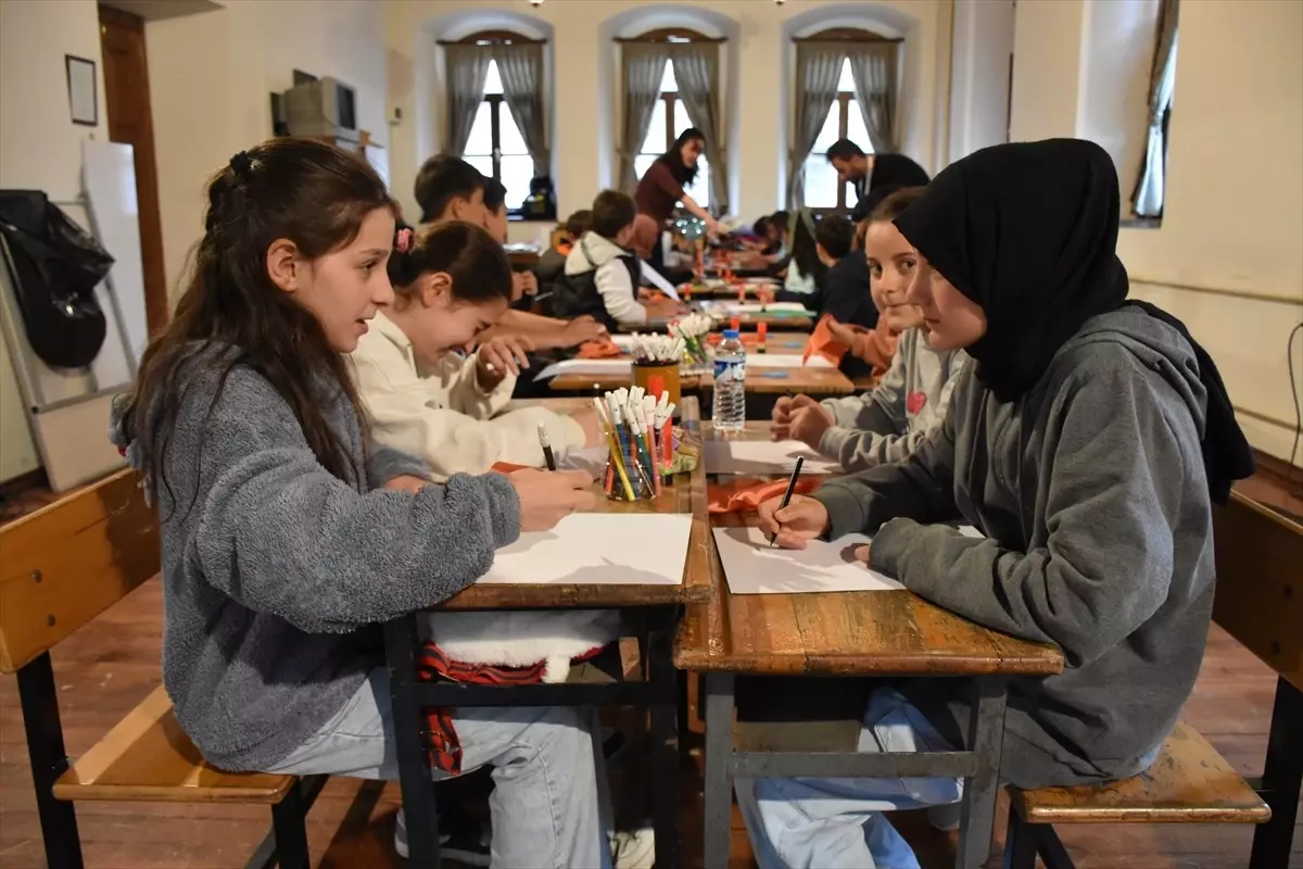 Uluslararası Karadeniz Tiyatro Festivali'nde Kostüm Tasarımı Atölyesi Yapıldı
