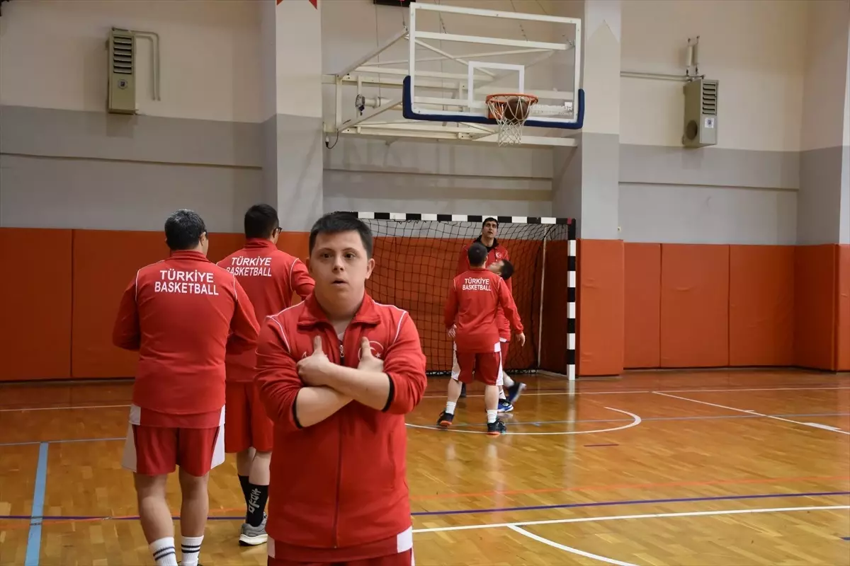 Trabzon'da Down Sendromlular Basketbol Milli Takımı ile Dostluk Maçı Düzenlendi