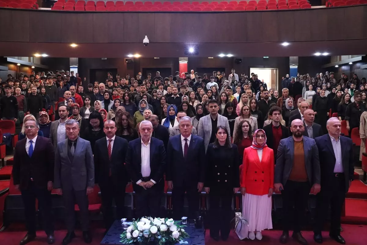 Özdemir Bayraktar Anısına Liseler Arası Münazara Düzenlendi