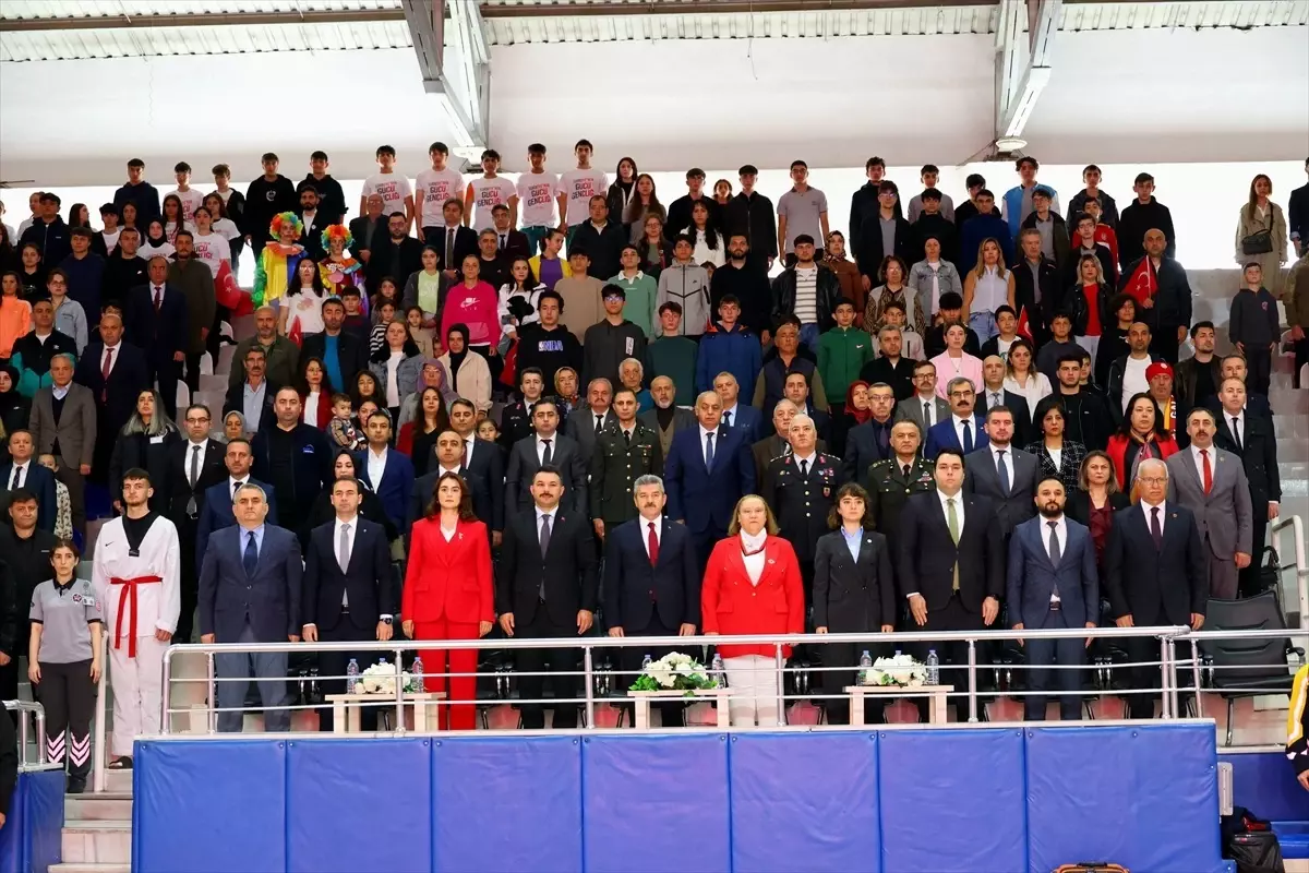 Trabzon ve çevre illerde 19 Mayıs Atatürk'ü Anma, Gençlik ve Spor Bayramı kutlanıyor
