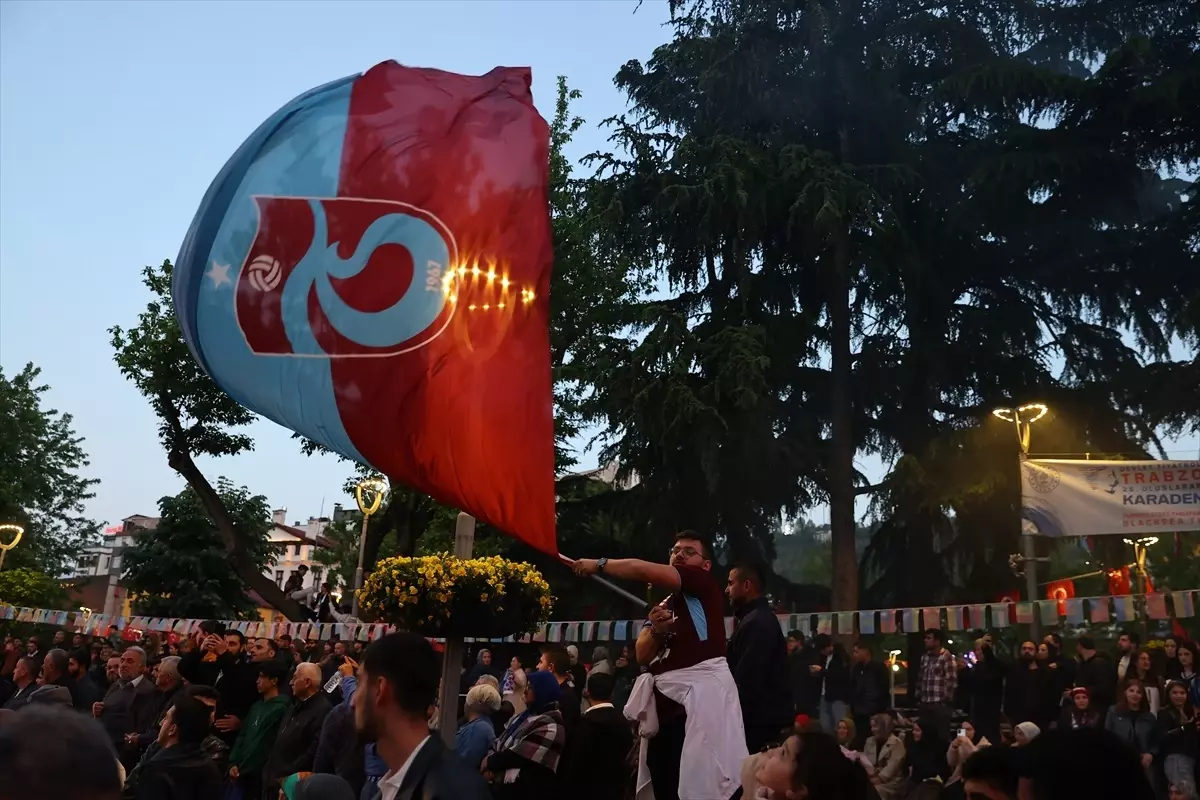 Trabzonspor taraftarları, Ziraat Türkiye Kupası finalini dev ekrandan takip etti