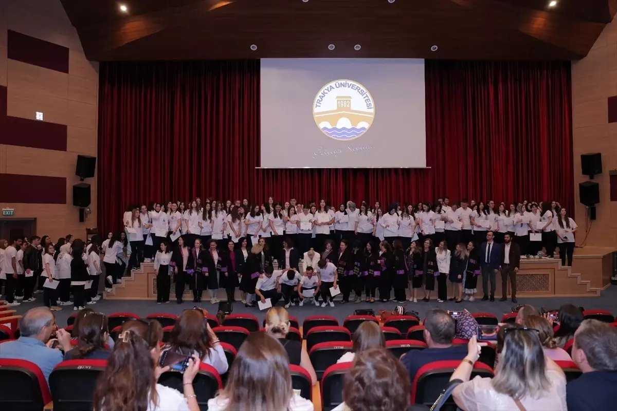 Hemşirelik Haftası'nda Forma Giyme Töreni Düzenlendi