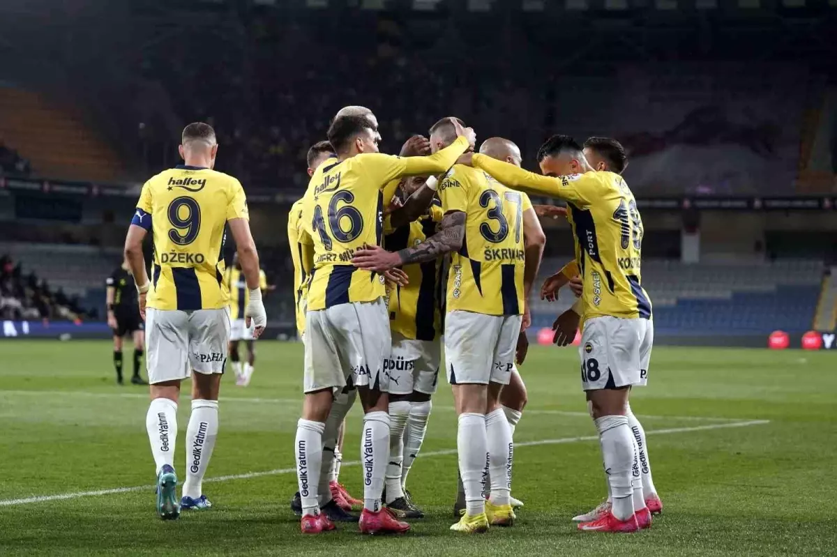Fenerbahçe, RAMS Başakşehir'i 4-1 Mağlup Etti