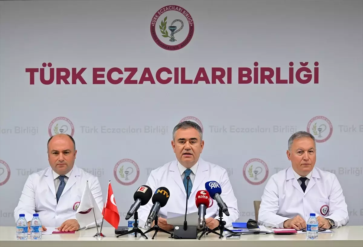 Eczacılar, ilaç güvenliğine karşı vatandaşları uyardı
