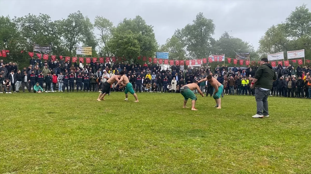 Sinop'ta Hıdırellez Şenlikleri Kapsamında Karakucak Güreş Müsabakaları Düzenlendi