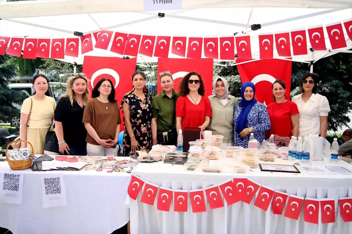 Türkiye, Kırgızistan'daki Yetim Çocuklar İçin Kermeste Türk Mutfağını Tanıttı