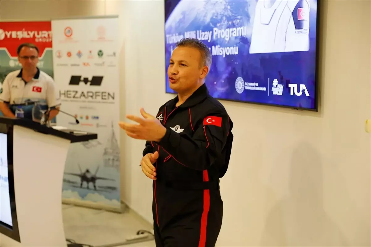 Türkiye'nin İlk Astronu Alper Gezeravcı, Fen Lisesi Öğrencileriyle Uzay Yolculuğunu Anlattı