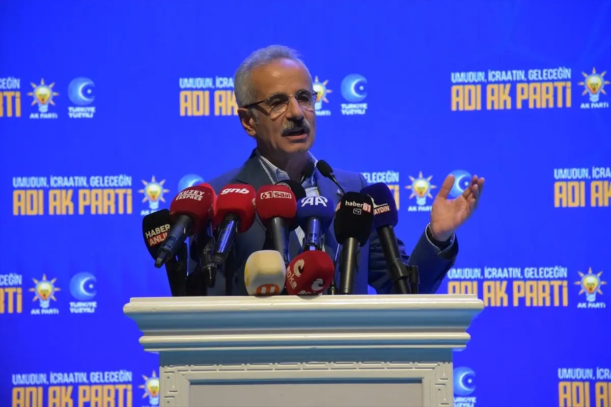 Ulaştırma ve Altyapı Bakanı Uraloğlu, Trabzon'da partisinin il danışma toplantısında konuştu Açıklaması