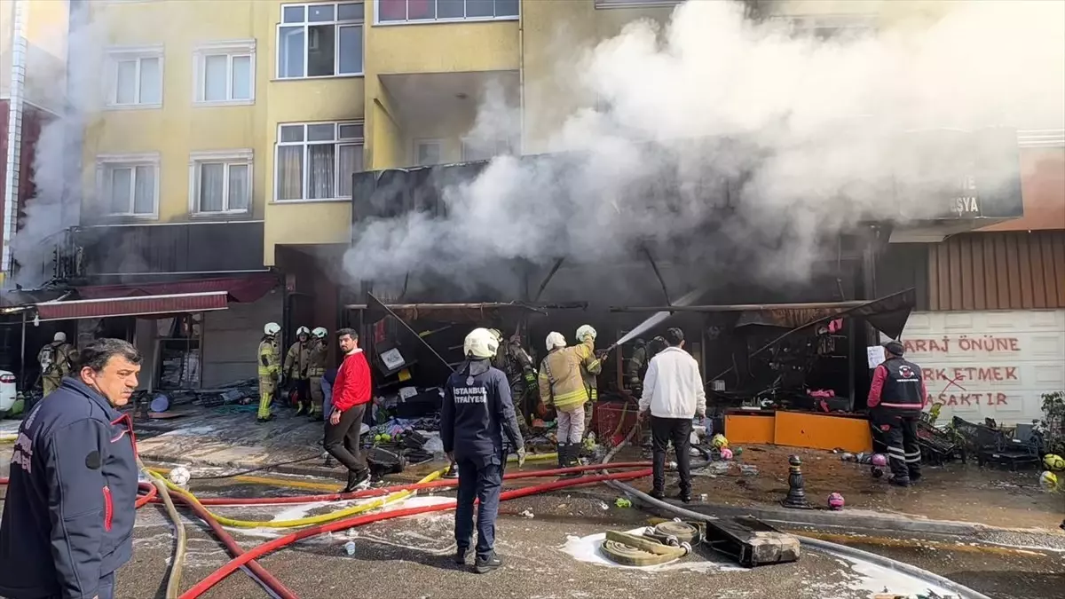 Ümraniye'de Hediyelik Eşya Dükkanında Yangın