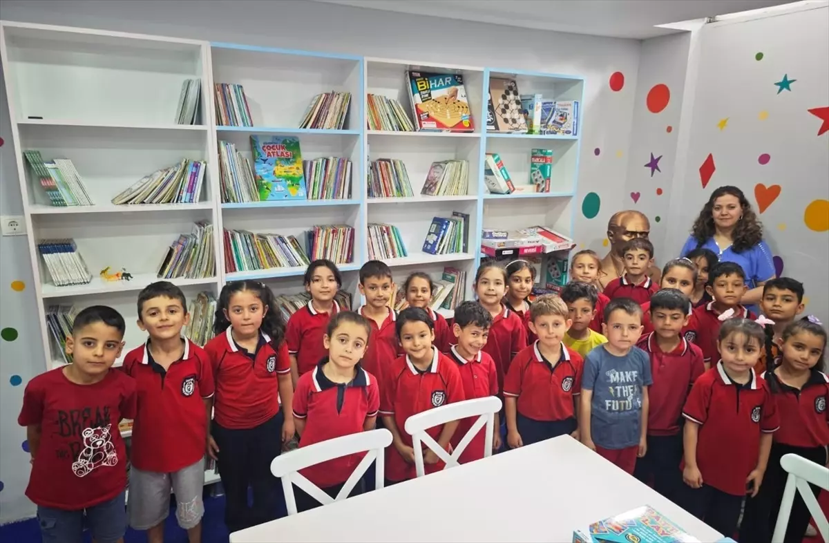 Akdeniz Üniversitesi Öğrencilerinden Depremzedelere Kütüphane Desteği