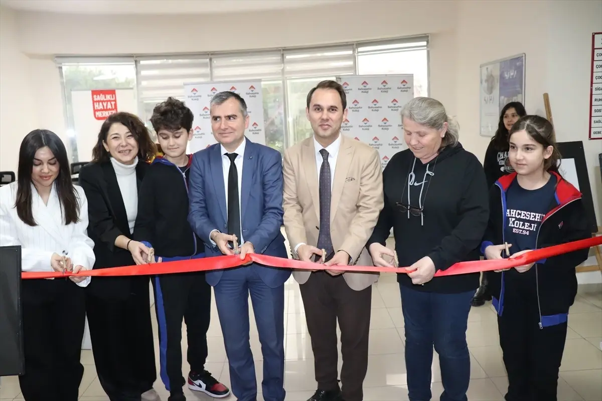 Ünye'de Hemşireler Günü'nde Sağlık Temalı Resim Sergisi Açıldı