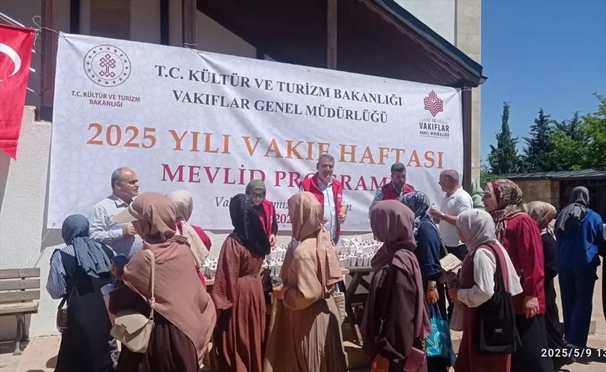 'Vakıf Haftası' dolayısıyla Diyarbakır, Mardin, Batman ve Bingöl'de mevlit okutuldu