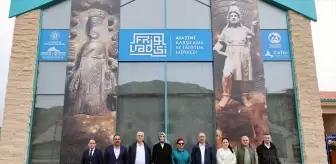Vali Kübra Güran Yiğitbaşı, Basın İlan Kurumu Üyeleriyle Tarihi Mekanları Ziyaret Etti
