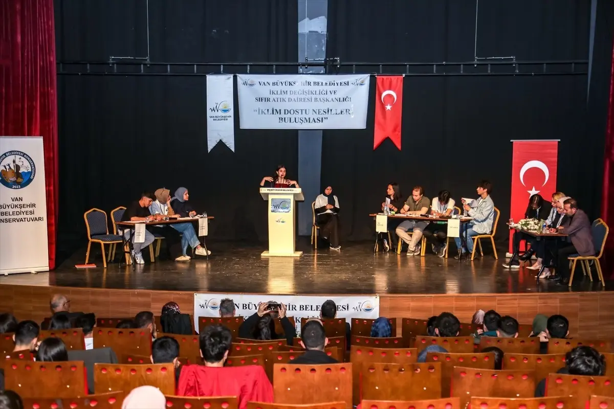 Van'da İklim Dostu Nesiller Münazara Yarışması Düzenlendi