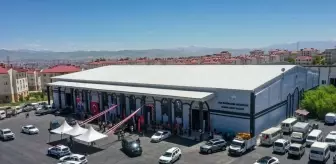 Van'da Kapalı Semt Pazarı Hizmete Açıldı