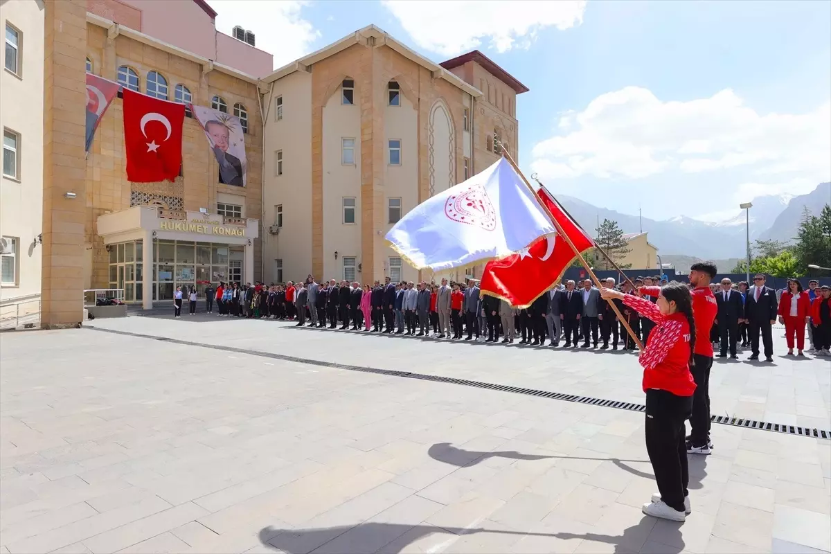 Van ve çevre illerde 19 Mayıs Atatürk'ü Anma, Gençlik ve Spor Bayramı kutlandı