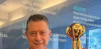 Türk Antrenör Bülent Karslıoğlu, Endonezya'da Şampiyonluk ve Yılın Antrenörü Ödülünü Kazandı
