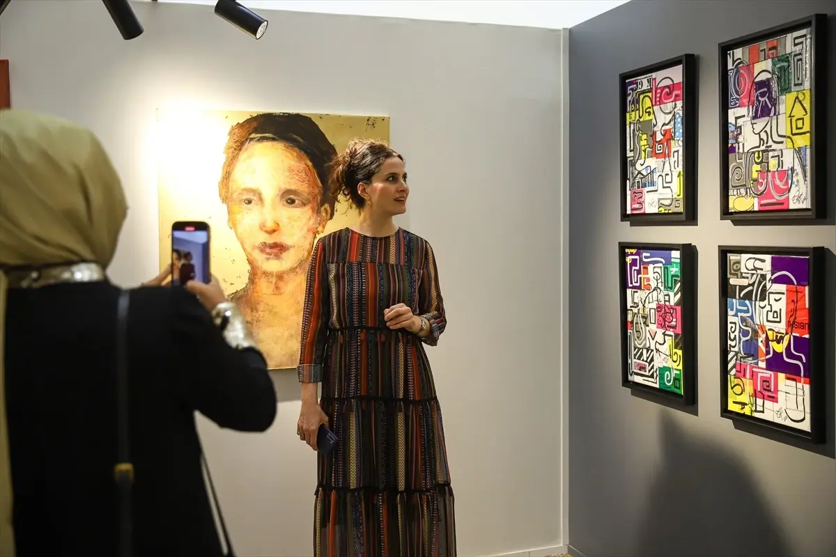 Kahire'de 'Kadını Güçlendir Çağdaş Sanat Fuarı' Açıldı