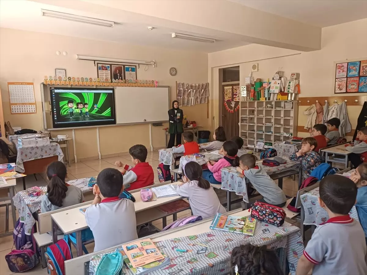 Yeşilay Elazığ'da Öğrencilere Teknoloji Bağımlılığı ve Sağlıklı Yaşam Eğitimi Verdi