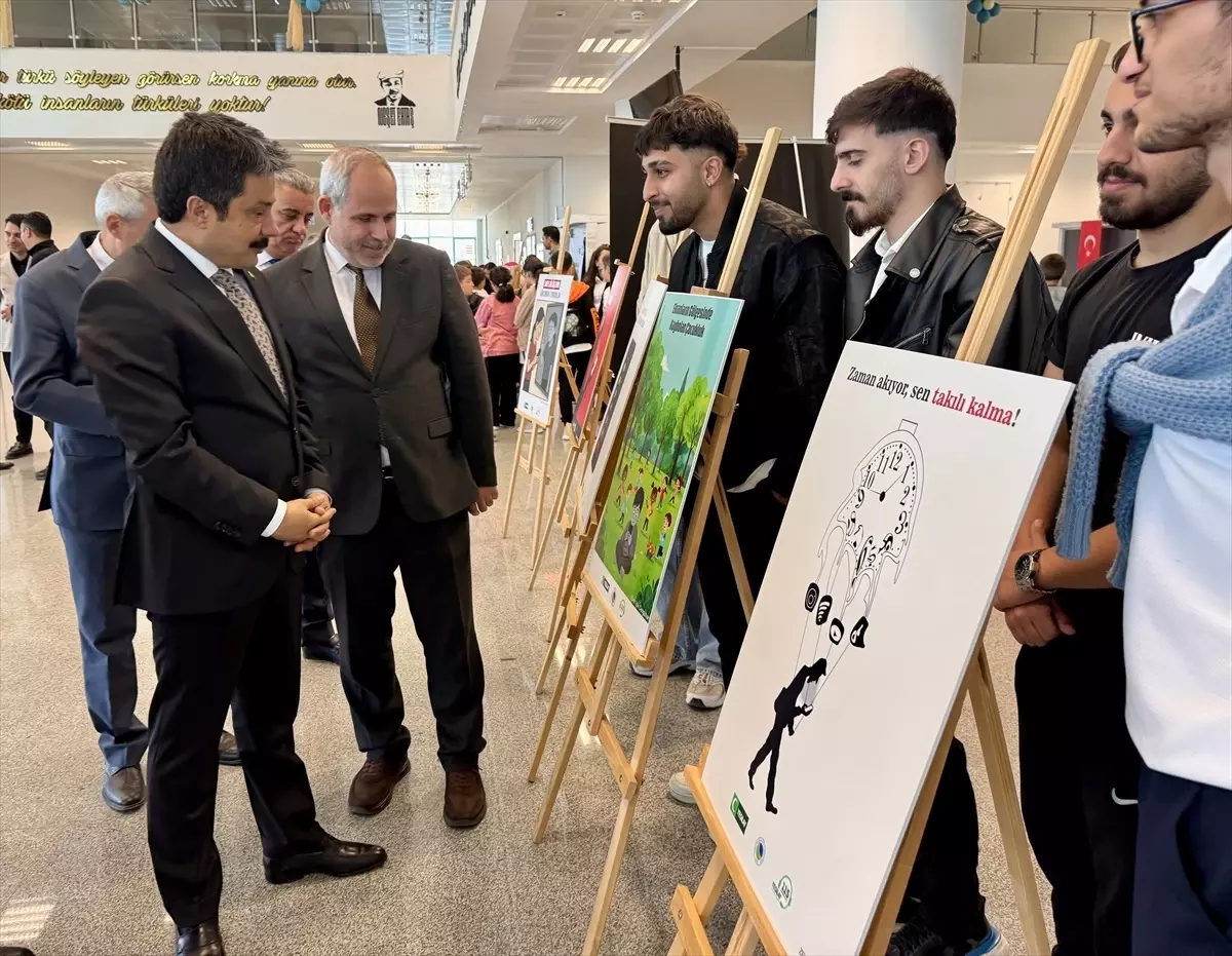 Kırşehir'de Bağımlılıkla Mücadele Amacıyla Resim Sergisi Açıldı