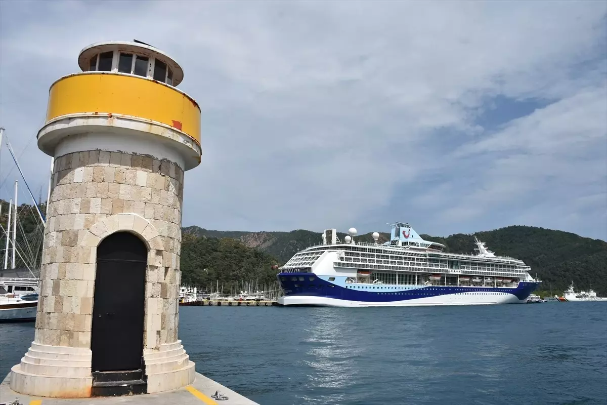 Bahamalar Bayraklı Marella Discovery 2 Kruvaziyeri Marmaris'e Geldi