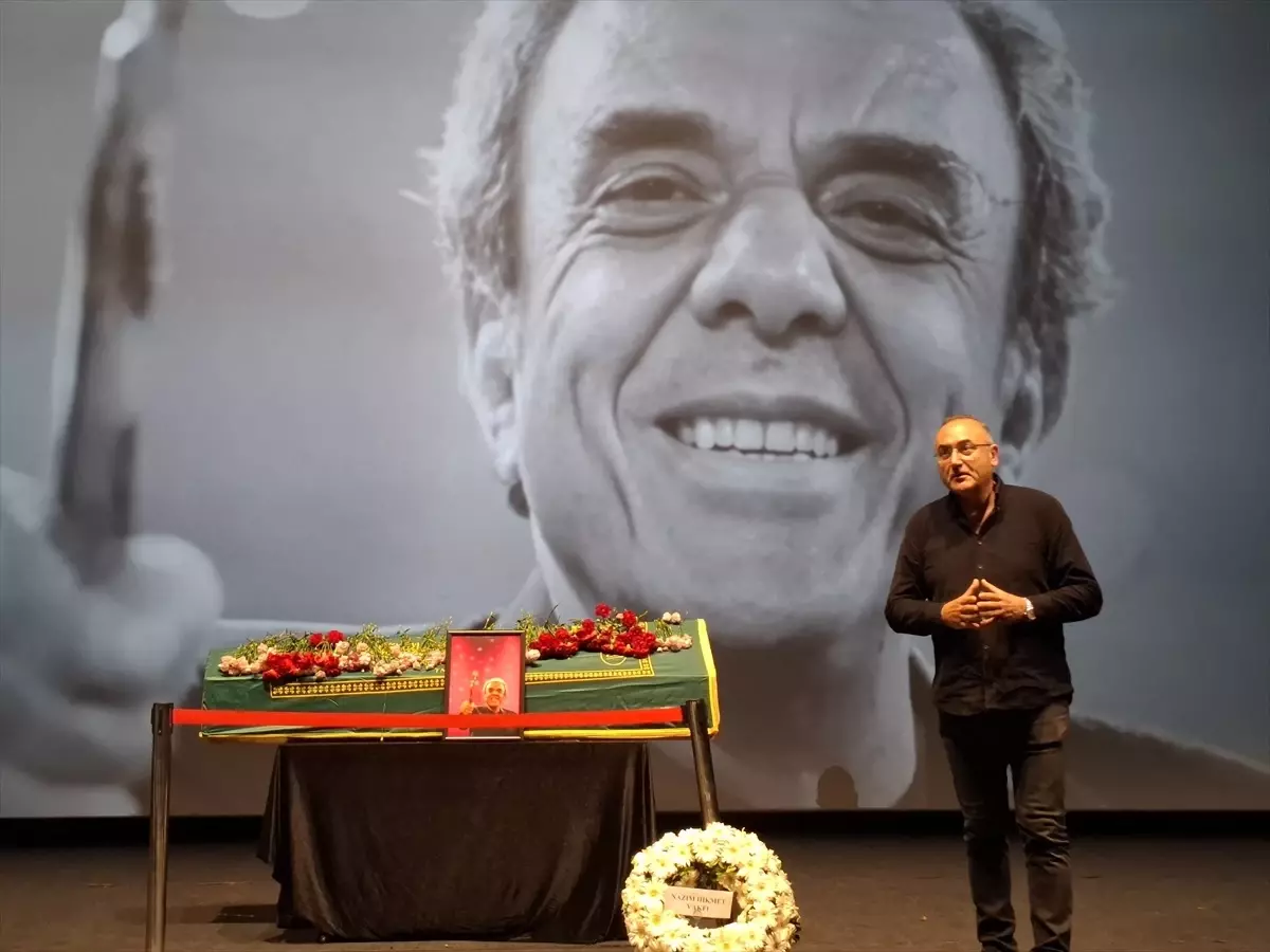 Yönetmen Ali Özgentürk için Atlas Sineması'nda tören düzenlendi