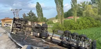 Yozgat'ta Soya Yağı Yüklü Tır Devrildi: Sürücü Yaralandı