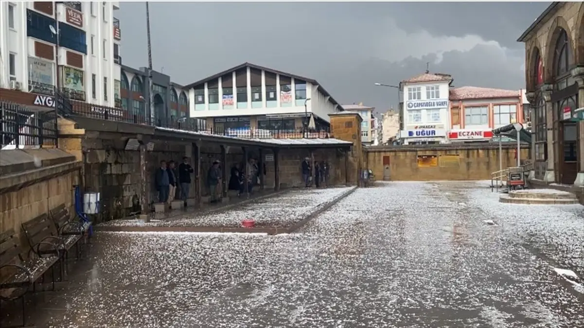 Yozgat'ta Dolu ve Sağanak Yağış Hayatı Olumsuz Etkiledi
