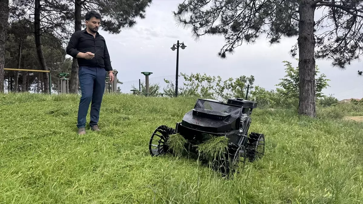 Uzaktan Kumandalı Tırpan Makinesi Çiftçilerin İşini Kolaylaştırıyor