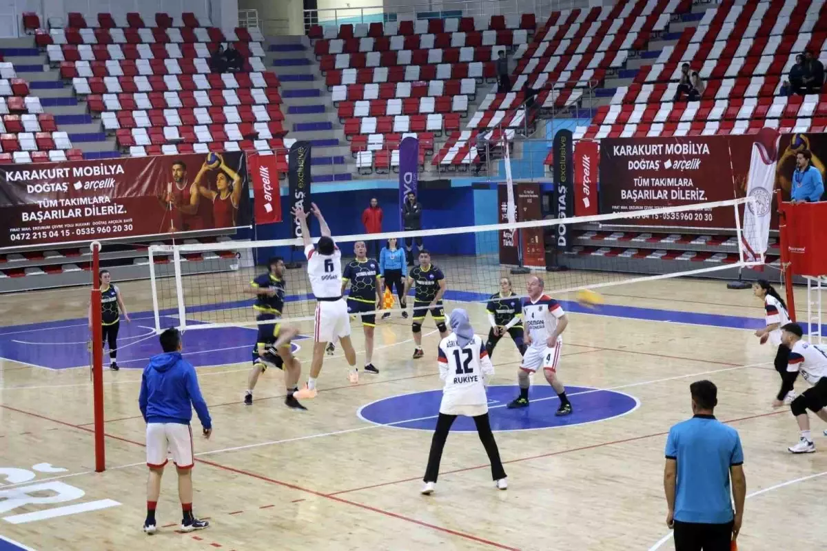 Ağrı Voleybol Turnuvası'nda Şampiyon Ağrı Adalet