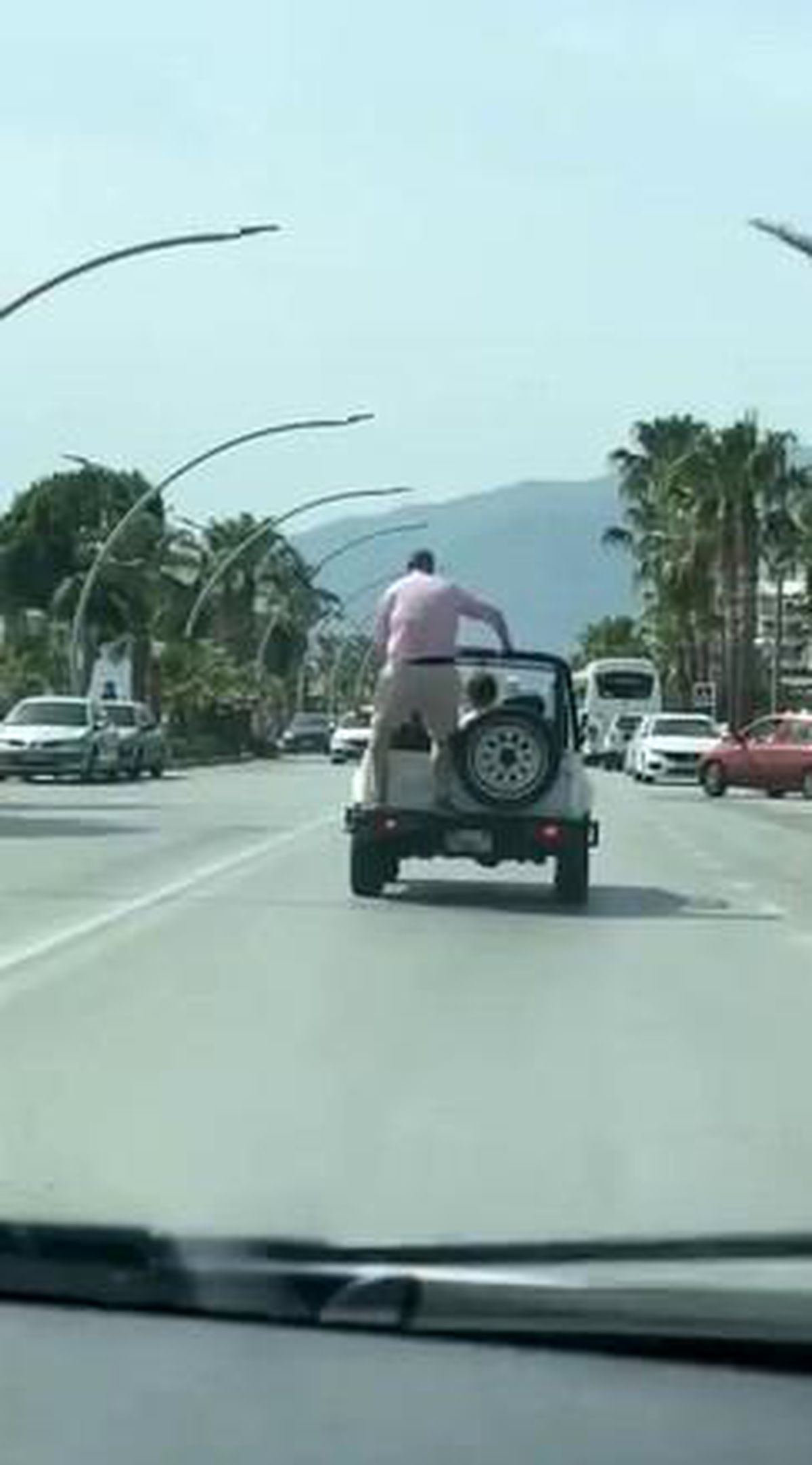 Alanya'da Yabancı Turistlerin Akrobatik Araç Gezintisi Tepki Çekti