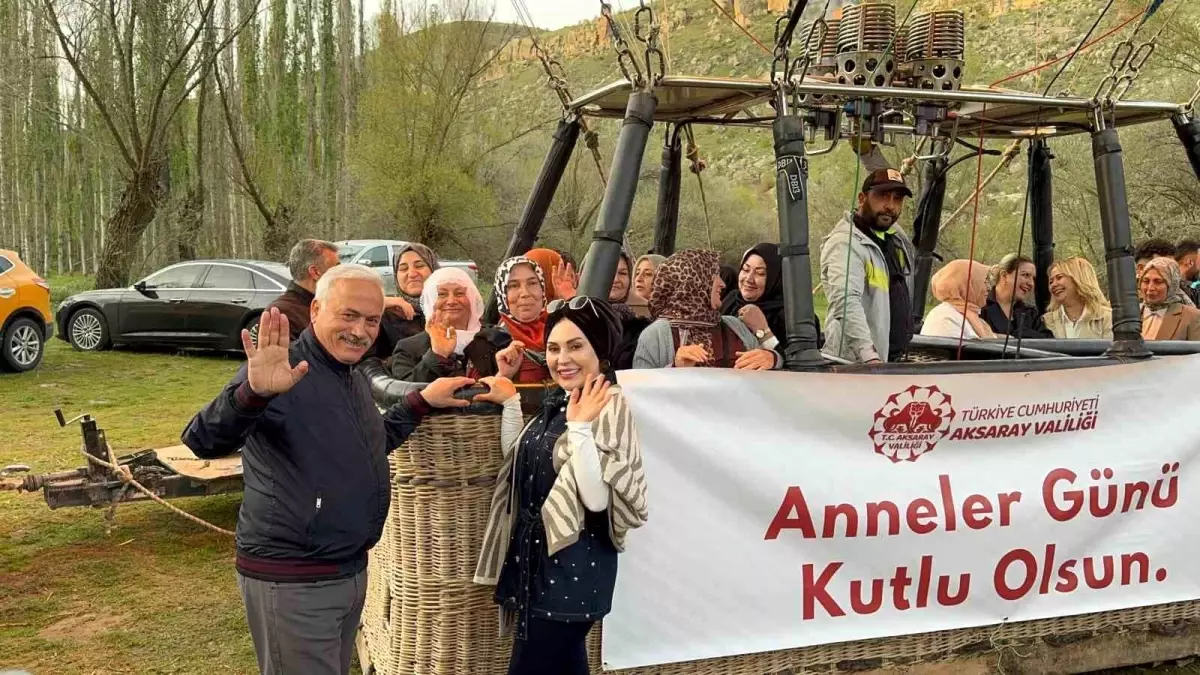 Aksaray'da Anneler Günü Sıcak Hava Balonu ile Kutlandı