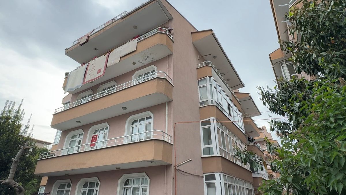 Avcılar'da 40 Yıllık Bina Tahliye Edildi