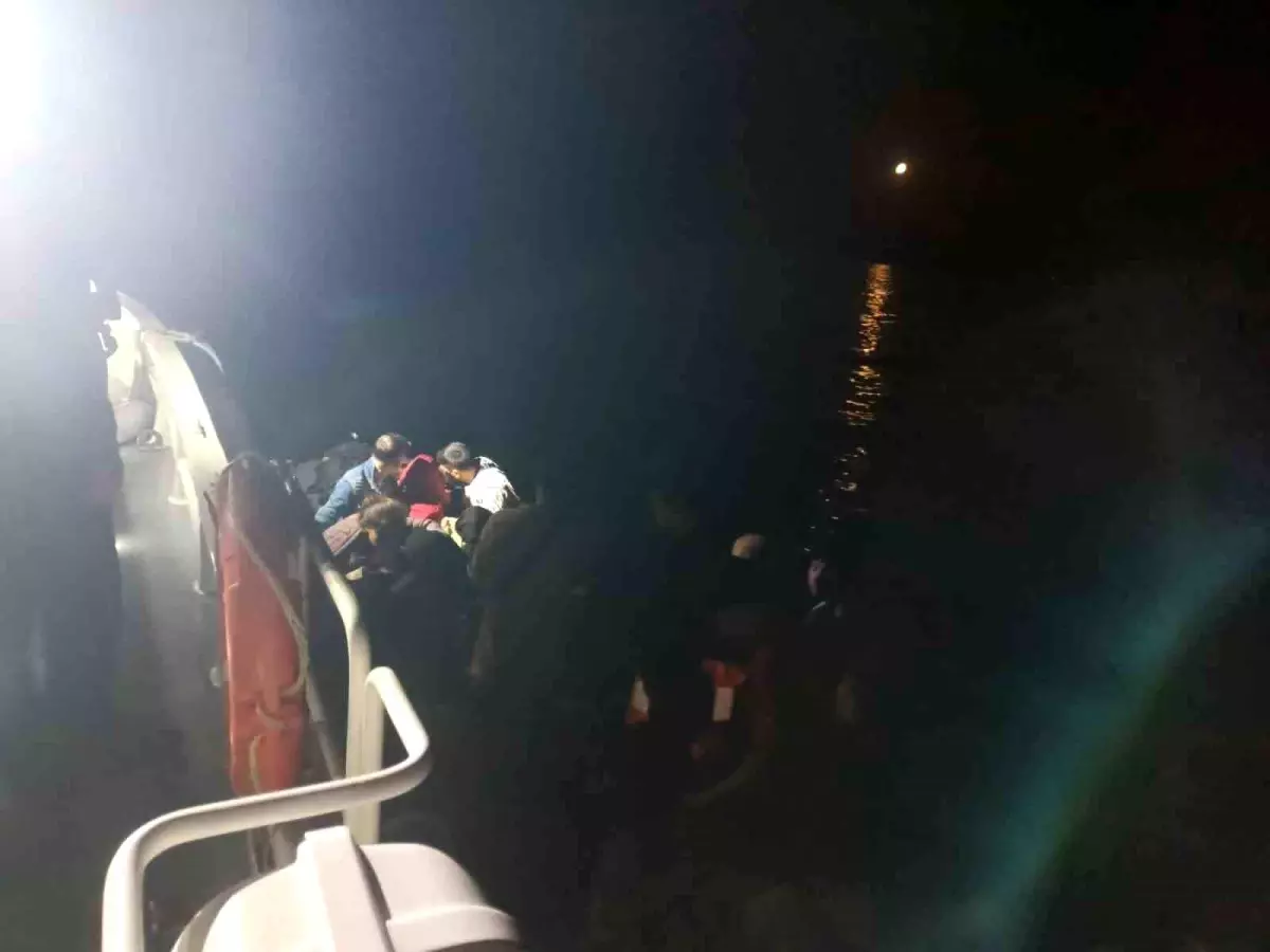 Ayvalık'ta 43 Düzensiz Göçmen ve 2 Türk Vatandaşı Yakalandı