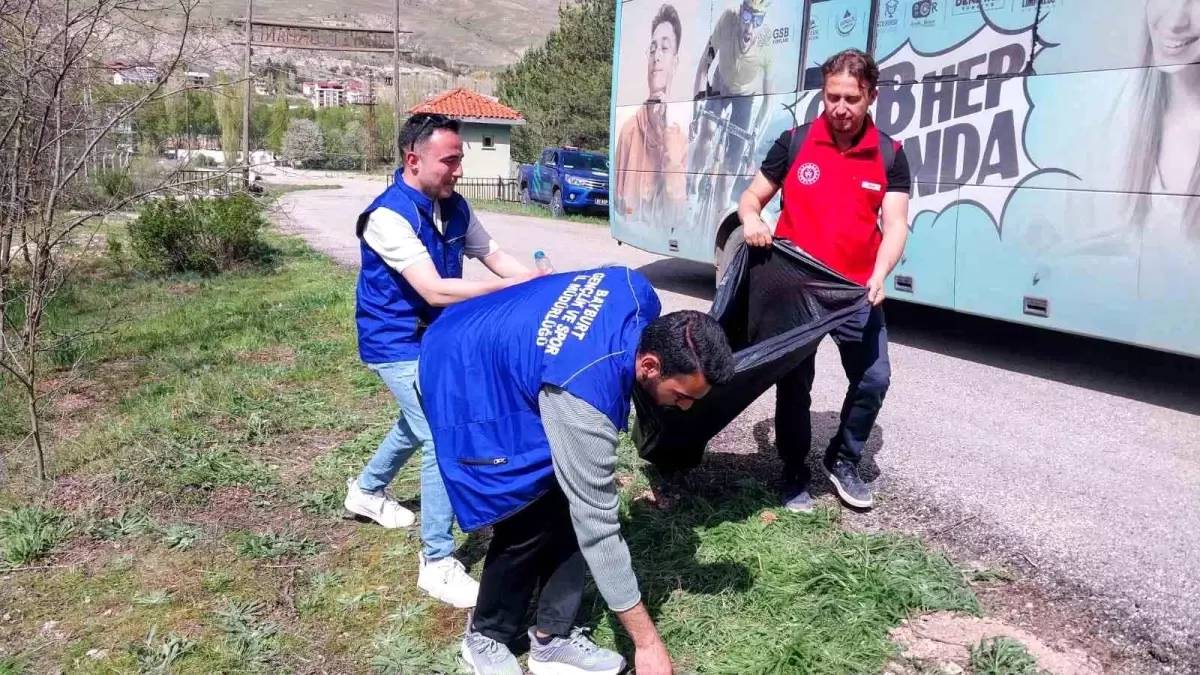 Bayburt'ta 'Orman Benim' Kampanyası Çerçevesinde Çevre Temizliği Etkinliği Düzenlendi