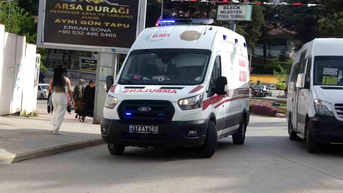 Bilecik'te Trafik Kazası: Motosiklet Yaya Çarptı
