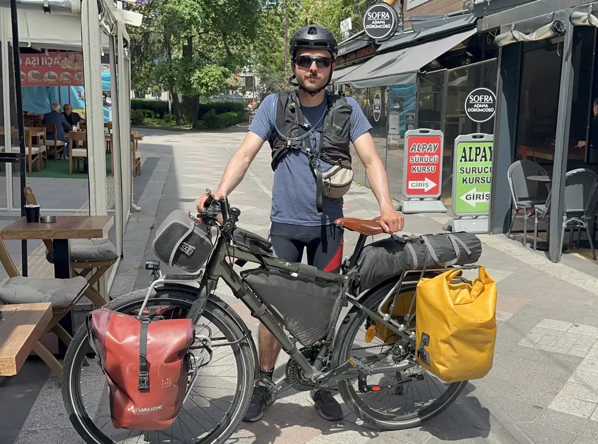 Fransız bisiklet tutkunu Arthur Leıre, 4 bin kilometre pedal çevirerek Yalova'ya ulaştı