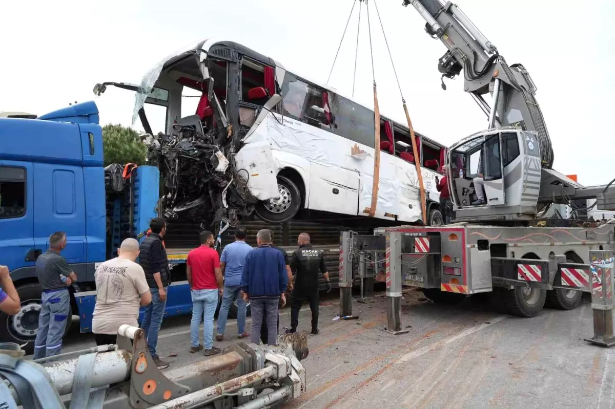 Çanakkale'de Otobüs Kazası: 8 Kişi Hayatını Kaybetti
