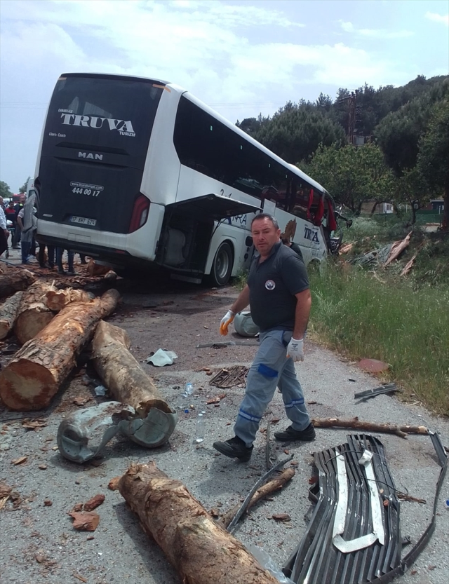 Çanakkale'de yolcu otobüsünün de karıştığı zincirleme kaza: 8 ölü