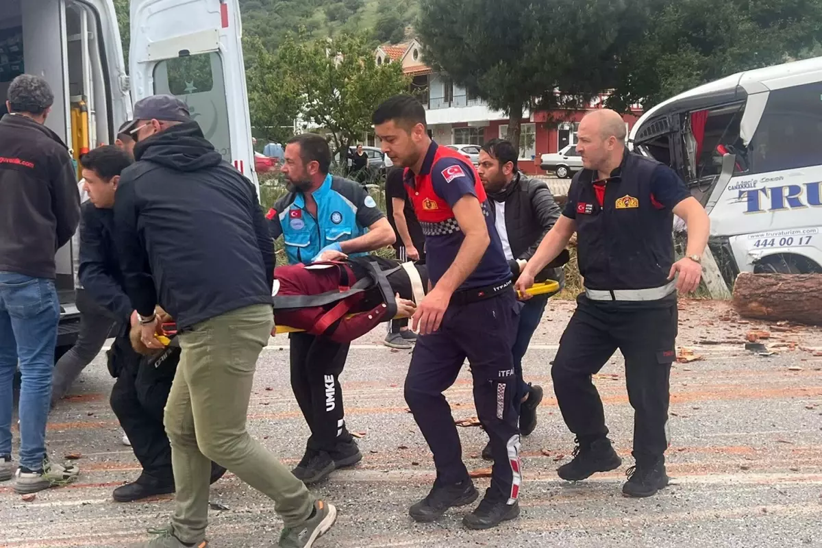 Çanakkale'de yolcu otobüsünün de karıştığı zincirleme kaza: 8 ölü
