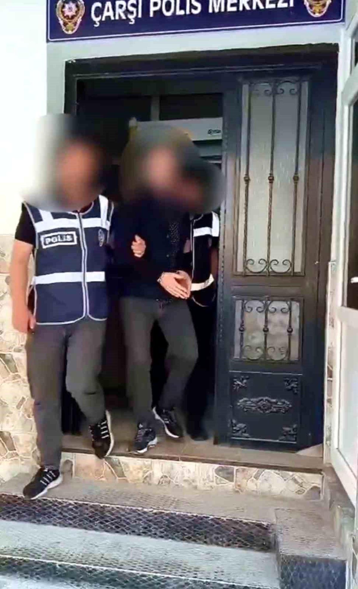 Çorum'da Aranan İki Kişi Polis Tarafından Yakalandı
