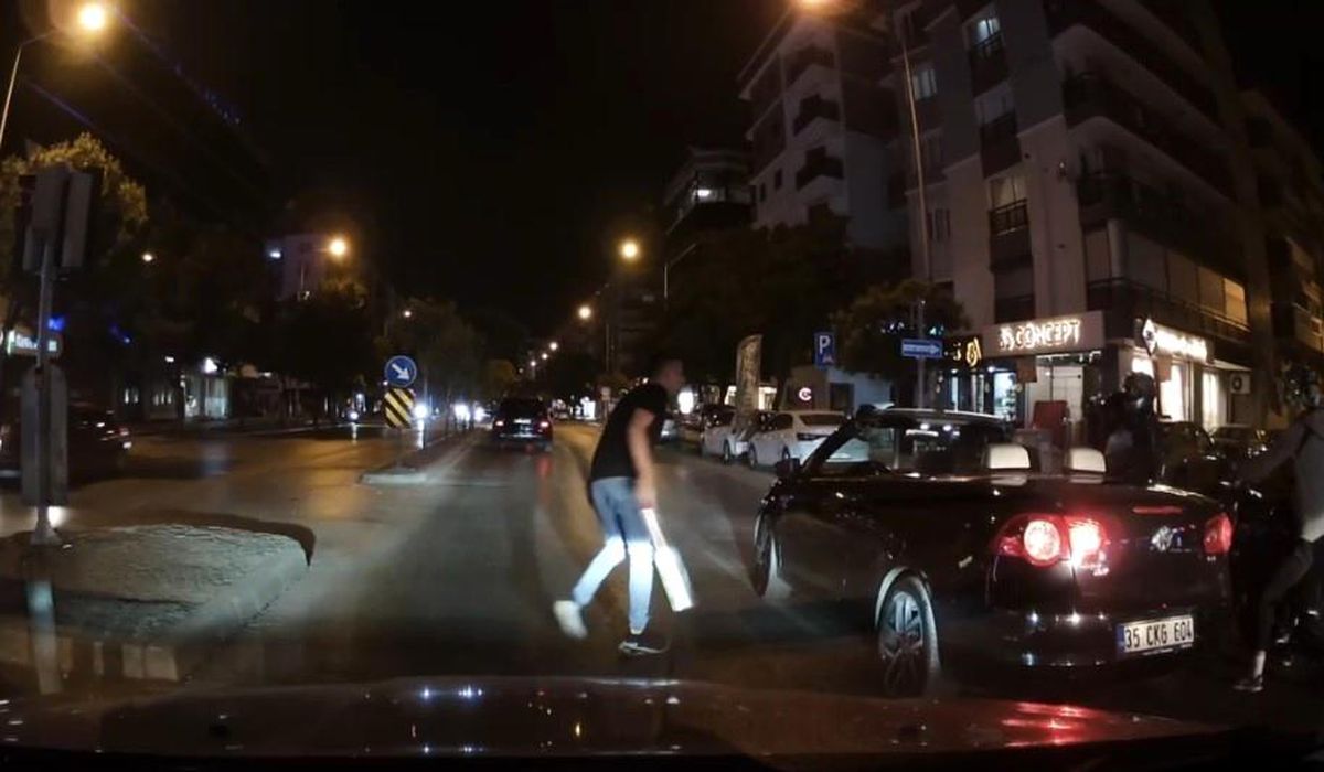 İzmir'de Trafik Tartışmasında Döner Bıçaklı Saldırı.