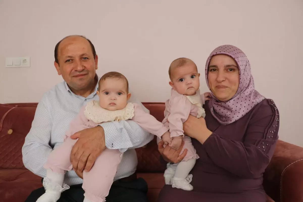 Evlat hasreti çeken çift, 25 yıl sonra ikizlerini kucaklarına aldı
